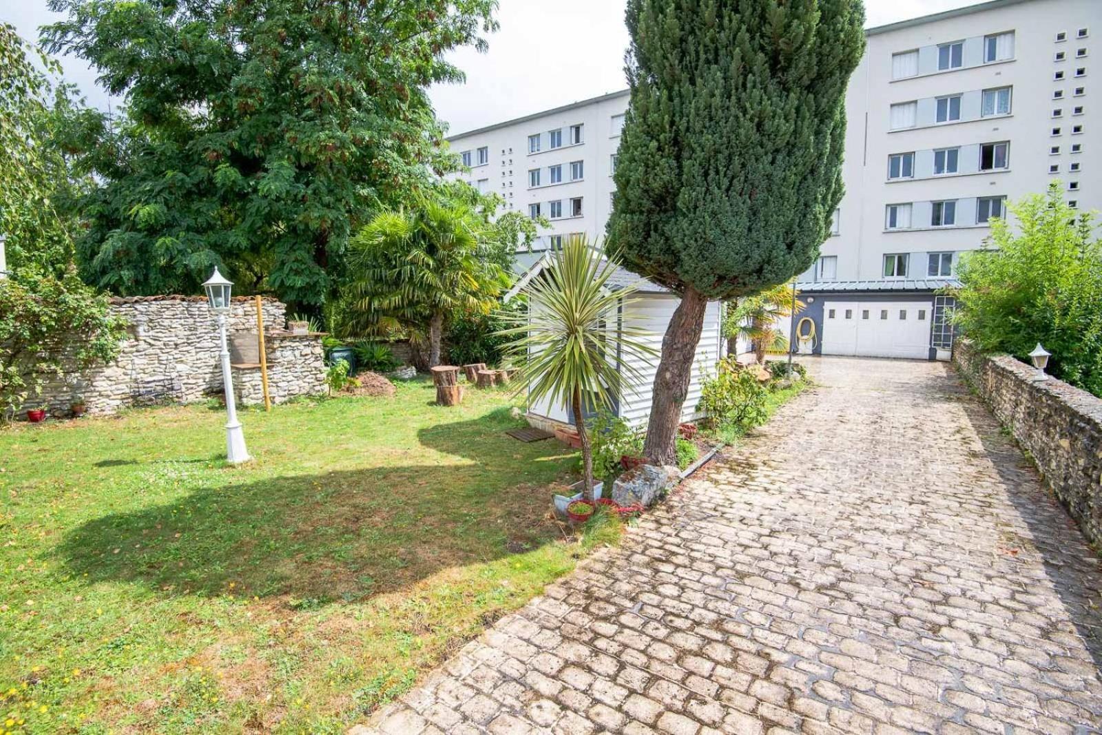 Le Stalingrad - Saint-Pierre-Des-Corps Hotel Buitenkant foto